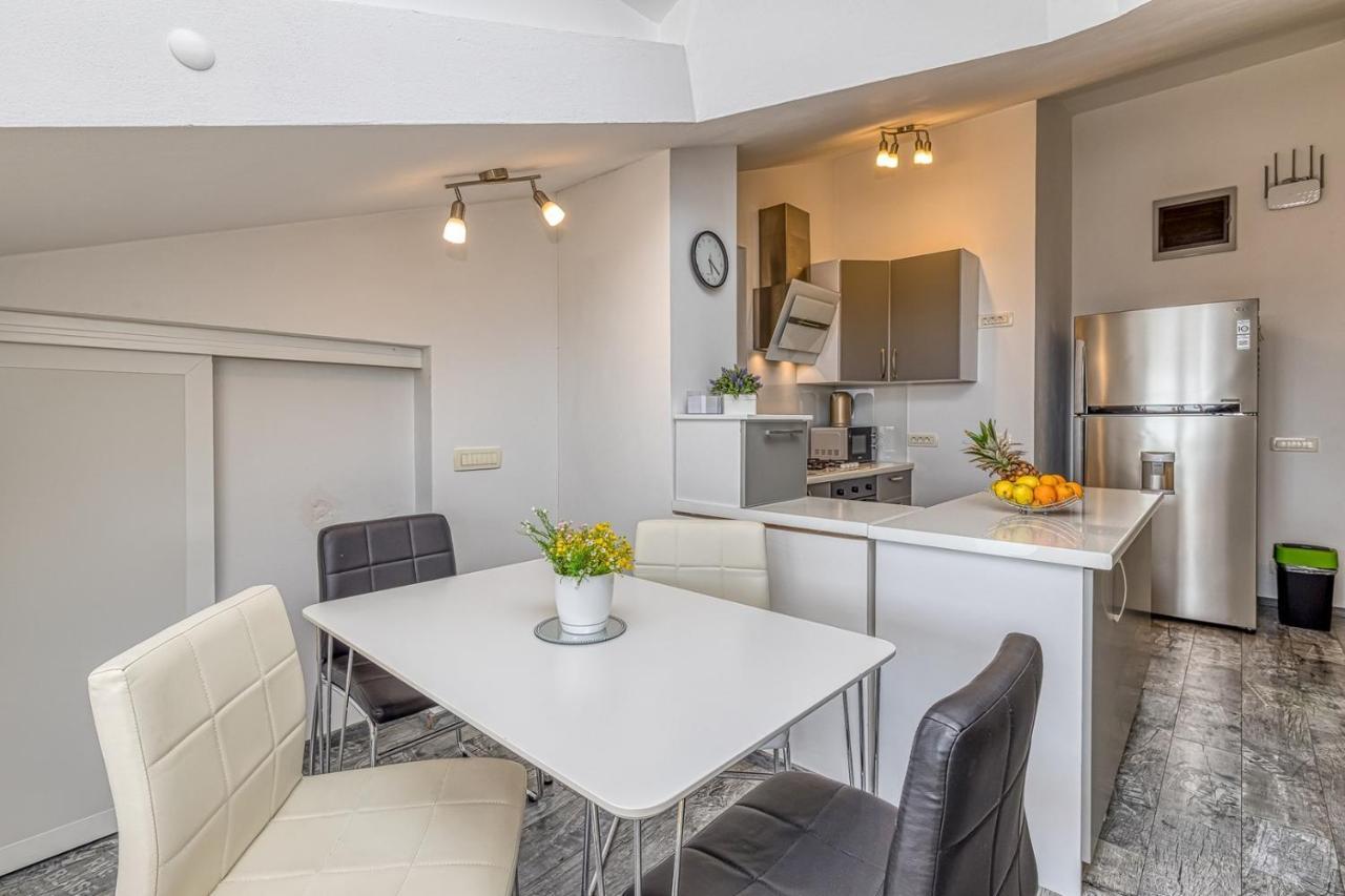 Enjoy At L&C Apartment Rovinj Exterior photo